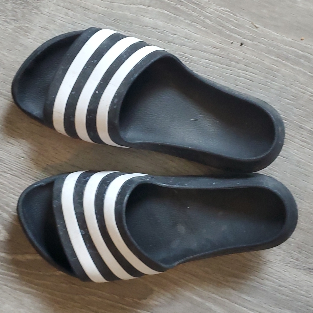 Adidas slip ons